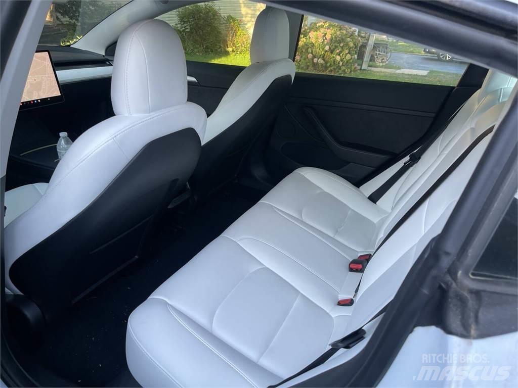 Tesla Model 3 Henkilöautot