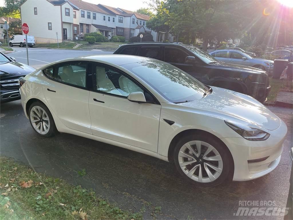 Tesla Model 3 Henkilöautot