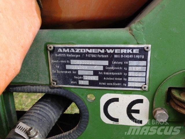 Amazone UX 4200 Hinattavat ruiskut