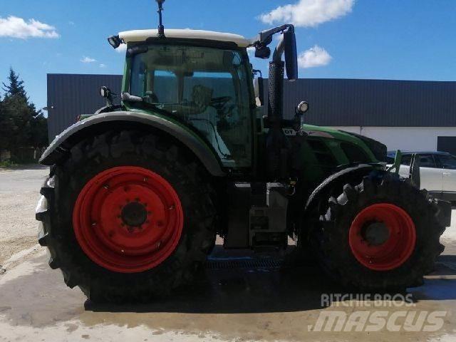 Fendt 718 VARIO Traktorit