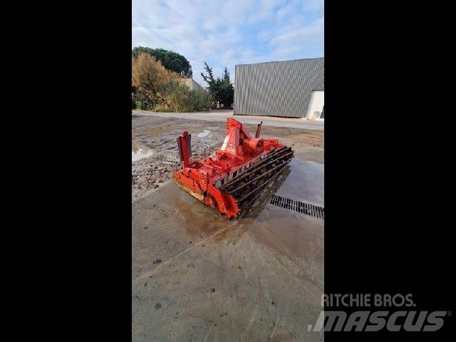 Kuhn HR3004 Äkeet