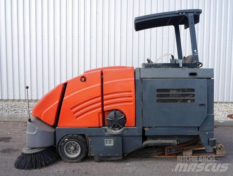 Hako 1800 LPG Pesu- ja lakaisukoneet