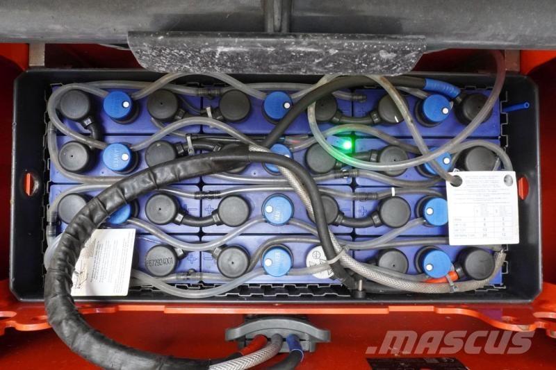 Linde D 12 133 Ajettavat pinoamisvaunut