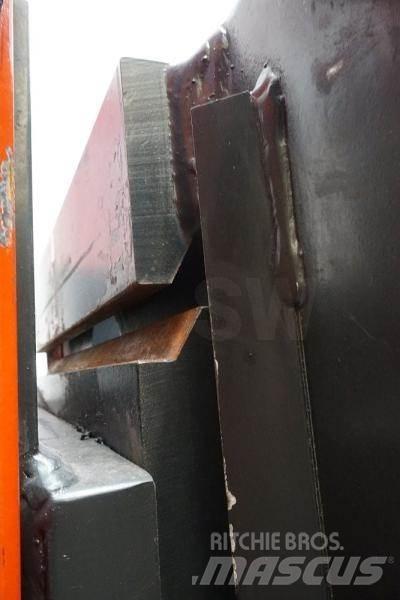 Linde T 30 131 Lavansiirtotrukit