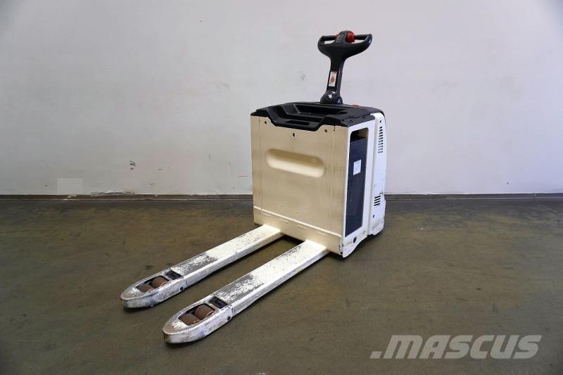 Linde T 30 131 Lavansiirtotrukit
