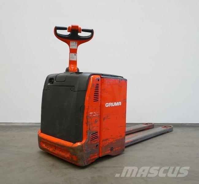 Linde T 30 131 Lavansiirtotrukit