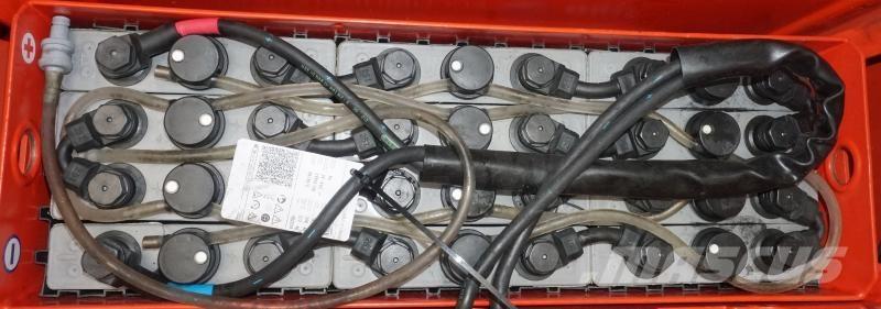 Linde T 30 131 Lavansiirtotrukit