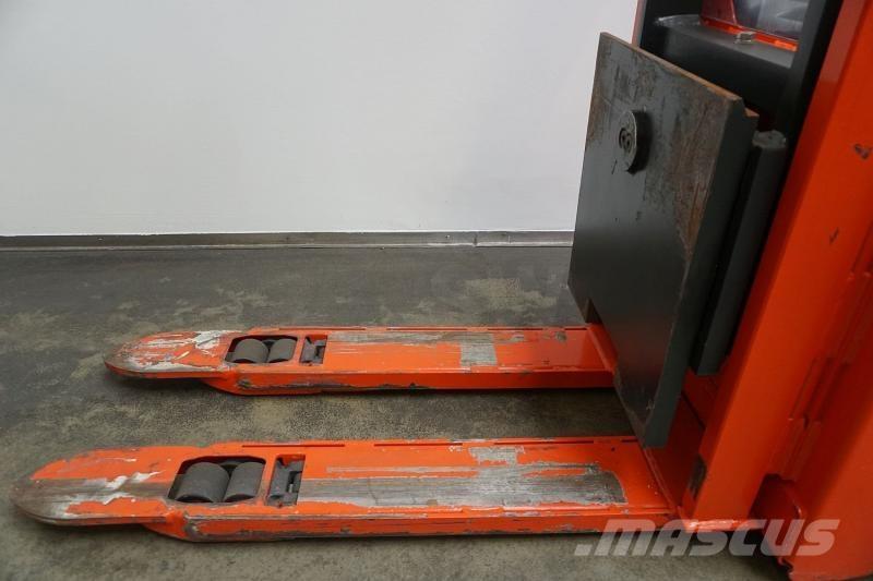 Linde T 30 131 Lavansiirtotrukit