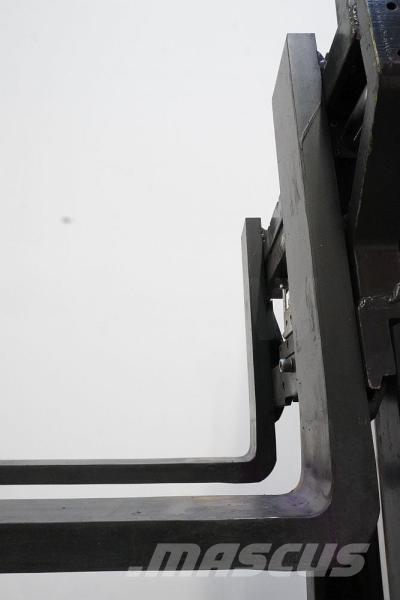 OM Xi 14 Työntömastotrukit