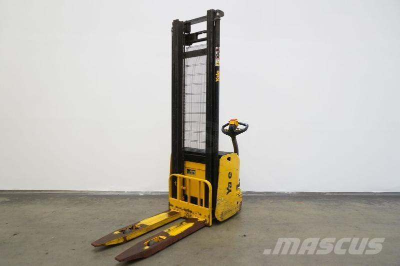 Yale MS12AC Ajettavat pinoamisvaunut