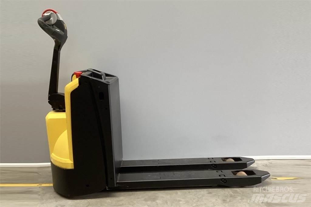 Hyster P1.6 Käyden ajettavat pinoamistrukit
