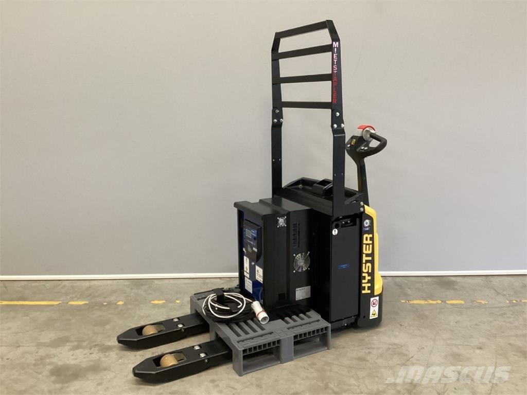Hyster P2.0 Käyden ajettavat pinoamistrukit
