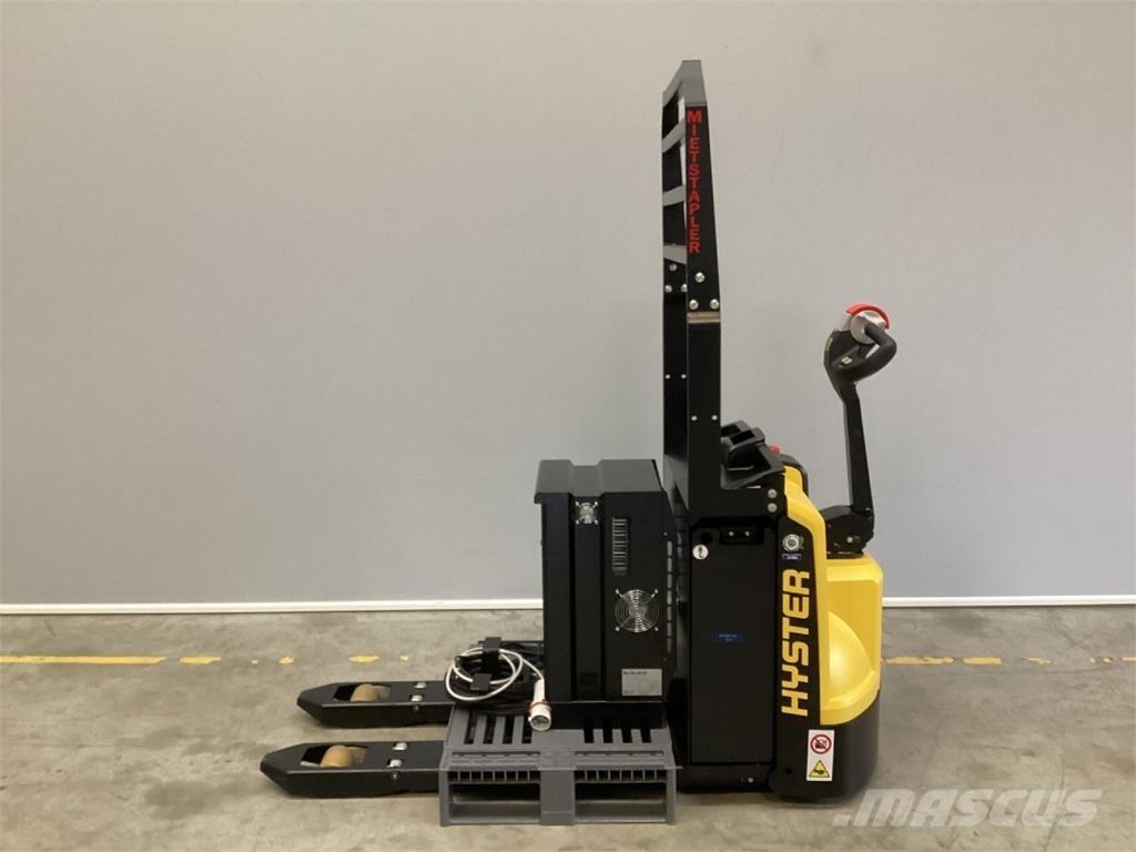 Hyster P2.0 Käyden ajettavat pinoamistrukit