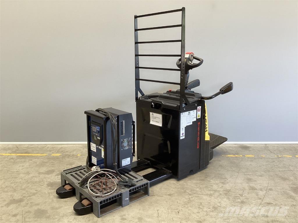 Hyster P2.0S Käyden ajettavat pinoamistrukit