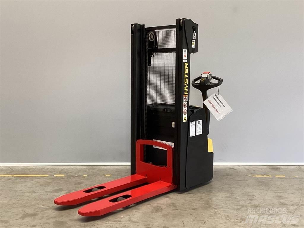 Hyster S1.0 Käyden ajettavat pinoamistrukit