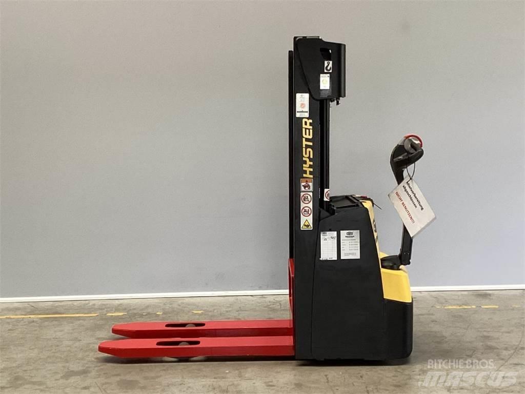 Hyster S1.0 Käyden ajettavat pinoamistrukit