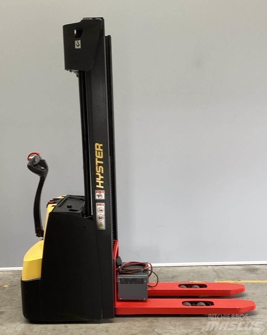 Hyster S1.4 Käyden ajettavat pinoamistrukit