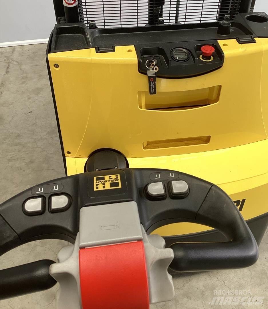 Hyster S1.4 Käyden ajettavat pinoamistrukit