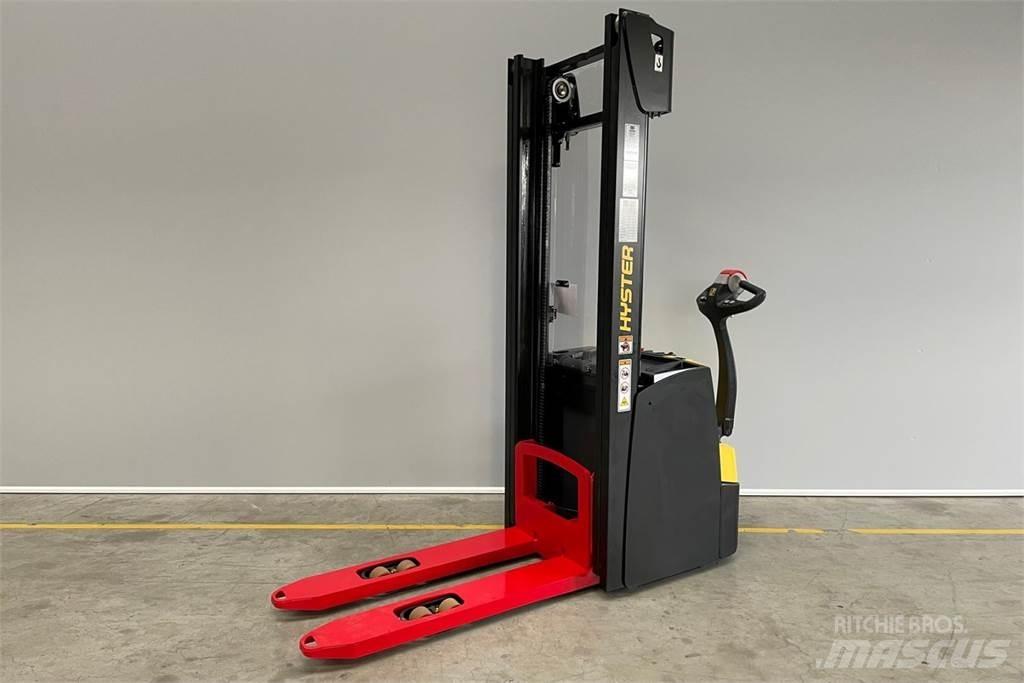 Hyster S1.6 Käyden ajettavat pinoamistrukit