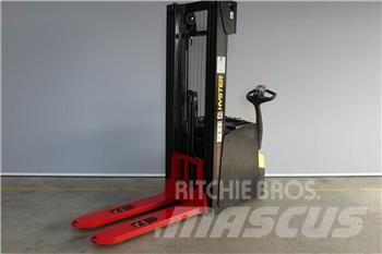 Hyster S1.6il Käyden ajettavat pinoamistrukit