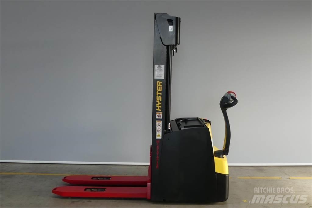 Hyster S1.6il Käyden ajettavat pinoamistrukit