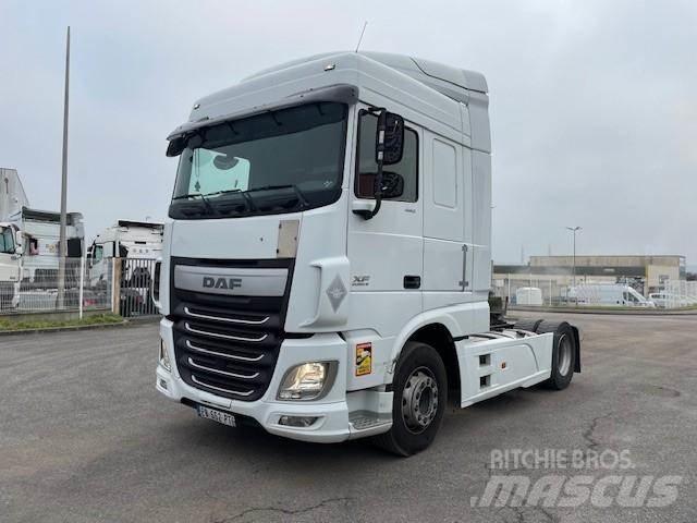 DAF XF 460 Vetopöytäautot