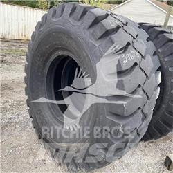 BKT 24.00X35 Renkaat ja vanteet