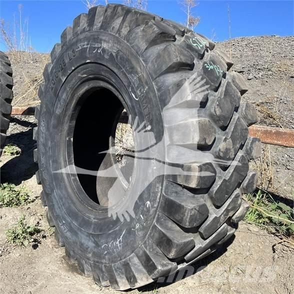  CAMSO 20.5X25 Renkaat ja vanteet