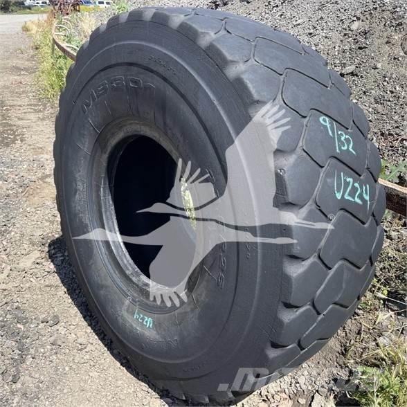  MAXAM 23.5R25 Renkaat ja vanteet