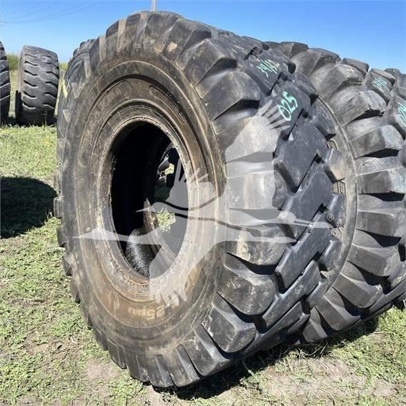 Maxim 20.5X25 Renkaat ja vanteet