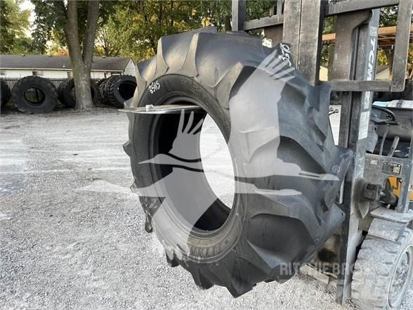 Titan 18.4X26 Renkaat ja vanteet