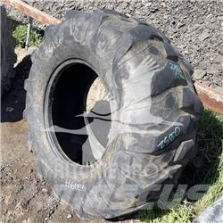 Titan 19.5L24 Renkaat ja vanteet