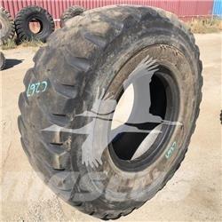Titan 20.5R25 Renkaat ja vanteet