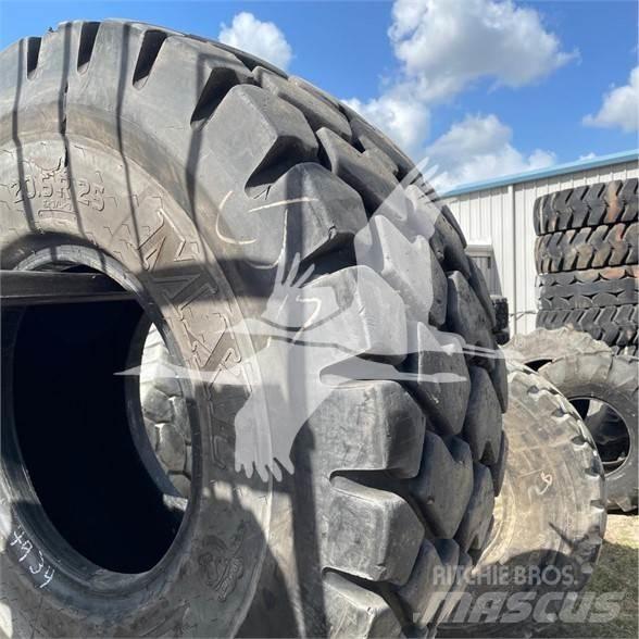 Titan 20.5R25 Renkaat ja vanteet