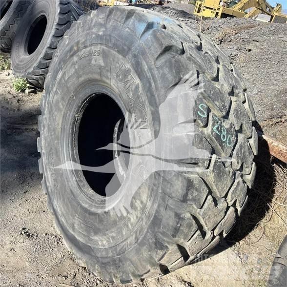 Titan 23.5R25 Renkaat ja vanteet