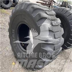 Titan 23.5x25 Renkaat ja vanteet