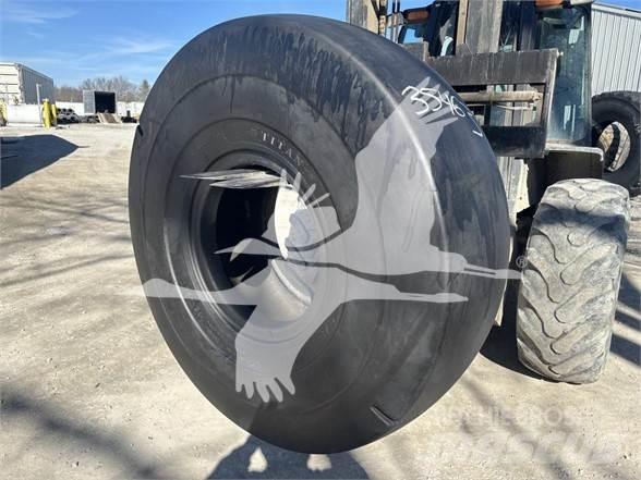 Titan 23.5x25 Renkaat ja vanteet