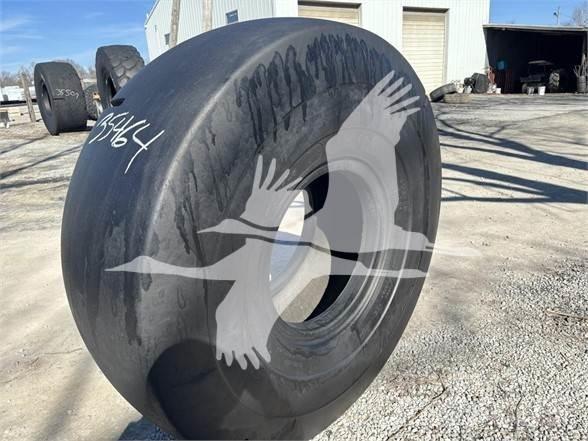 Titan 23.5x25 Renkaat ja vanteet