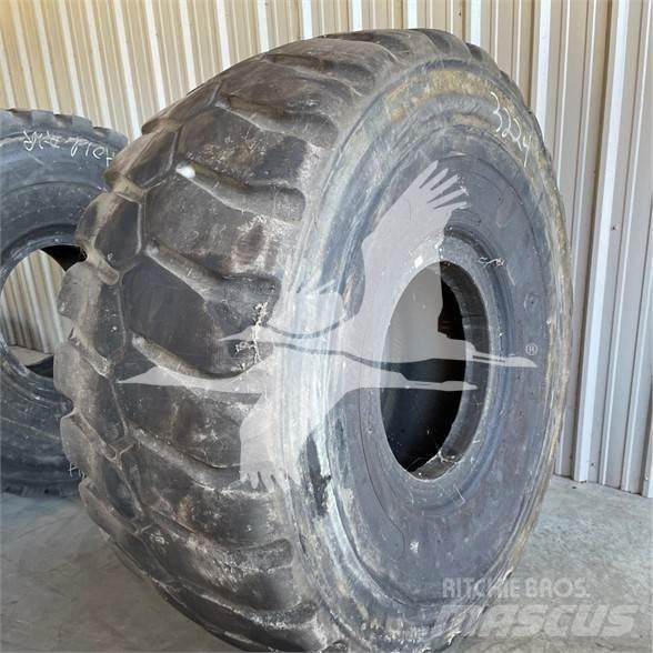 Titan 29.5R25 Renkaat ja vanteet