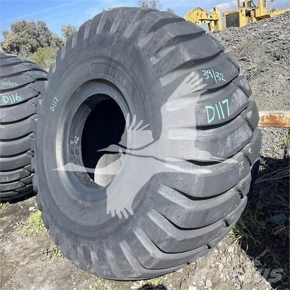 Titan 29.5x25 Renkaat ja vanteet