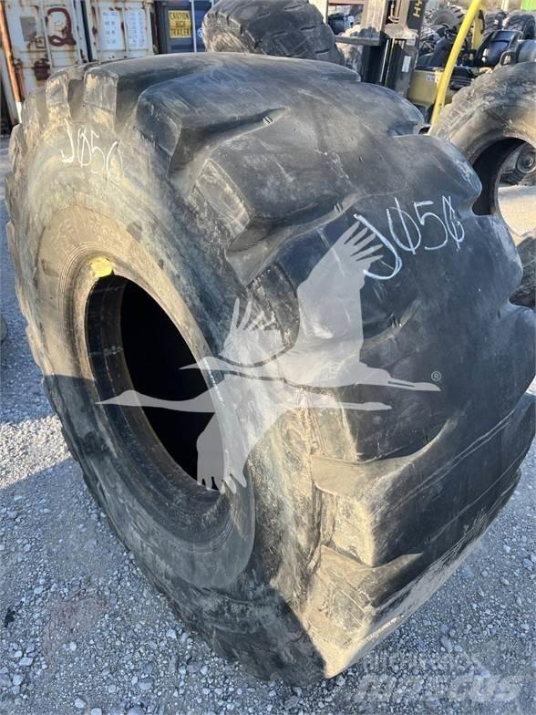Toyo 23.5x25 Renkaat ja vanteet