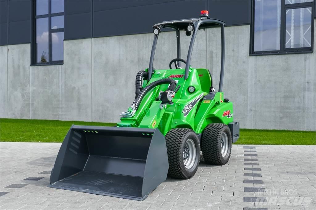 Avant M 423 Minikaivukoneet < 7t