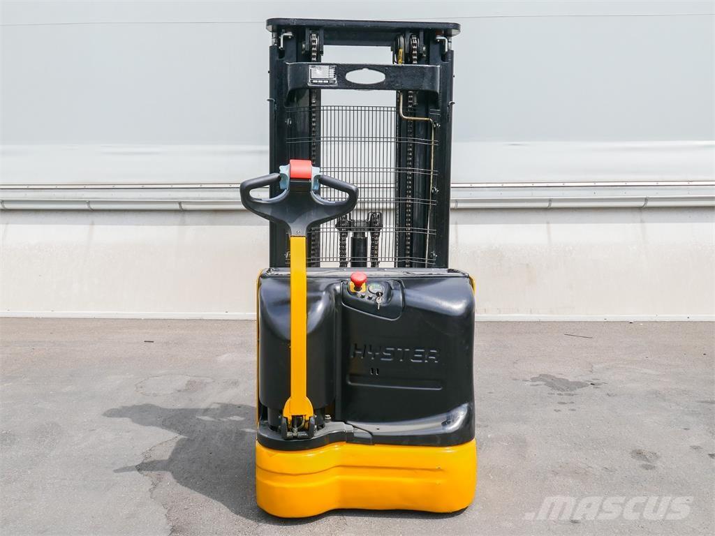 Hyster S 1.4-40 Käyden ajettavat pinoamistrukit