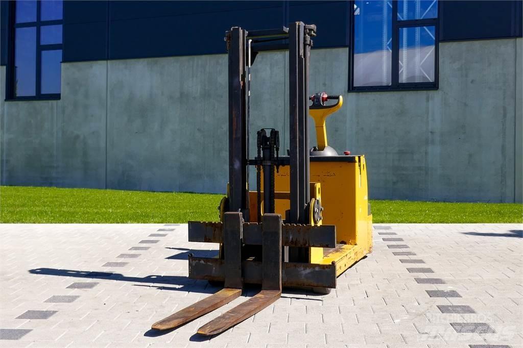 Linde L12 Käyden ajettavat pinoamistrukit
