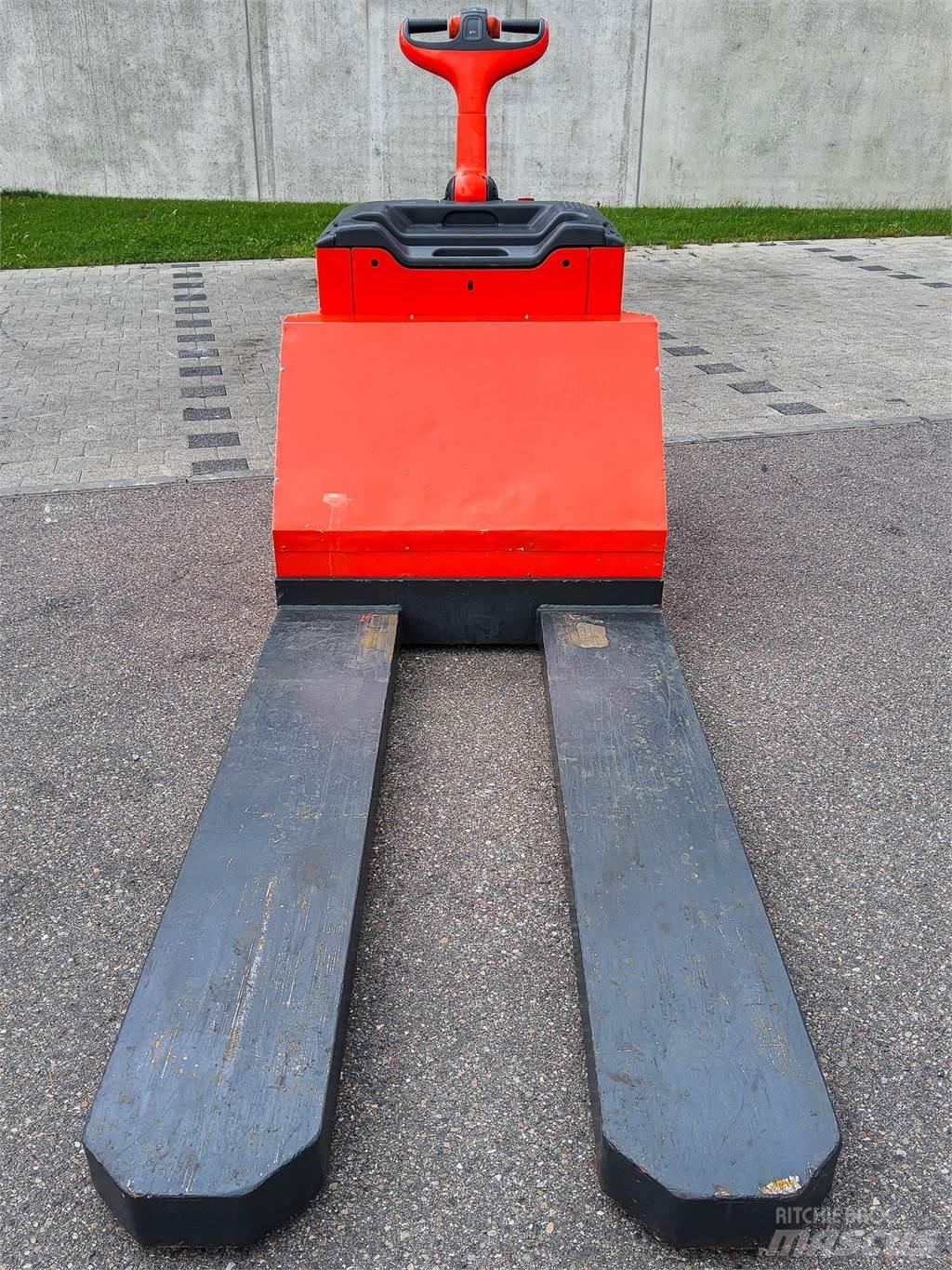 Linde T 30 Käyden ajettavat pinoamistrukit