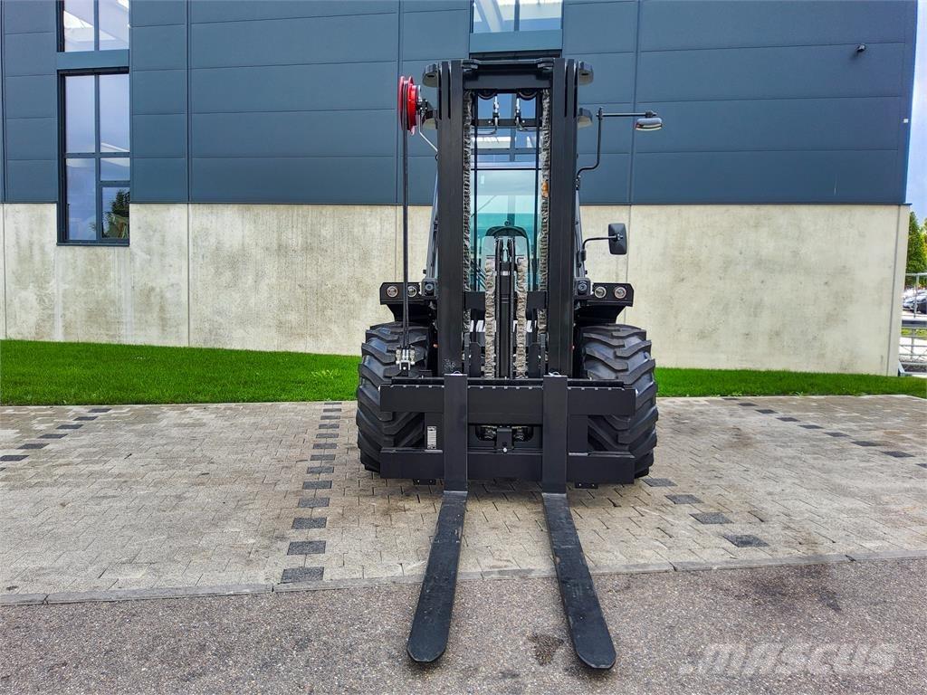 Manitou M 50-4 Maastotrukit