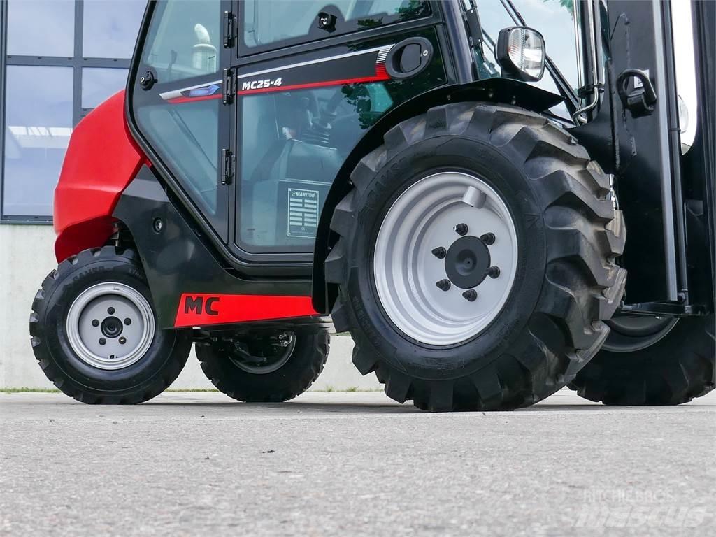 Manitou MC 25-4 Maastotrukit