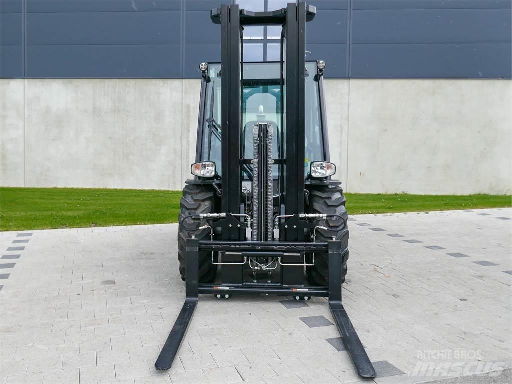 Manitou MC 25-4 Maastotrukit