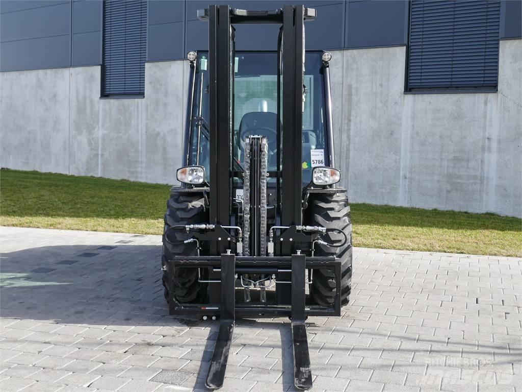 Manitou MC 25-4 Maastotrukit