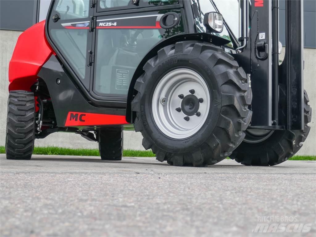 Manitou MC 25-4 Maastotrukit